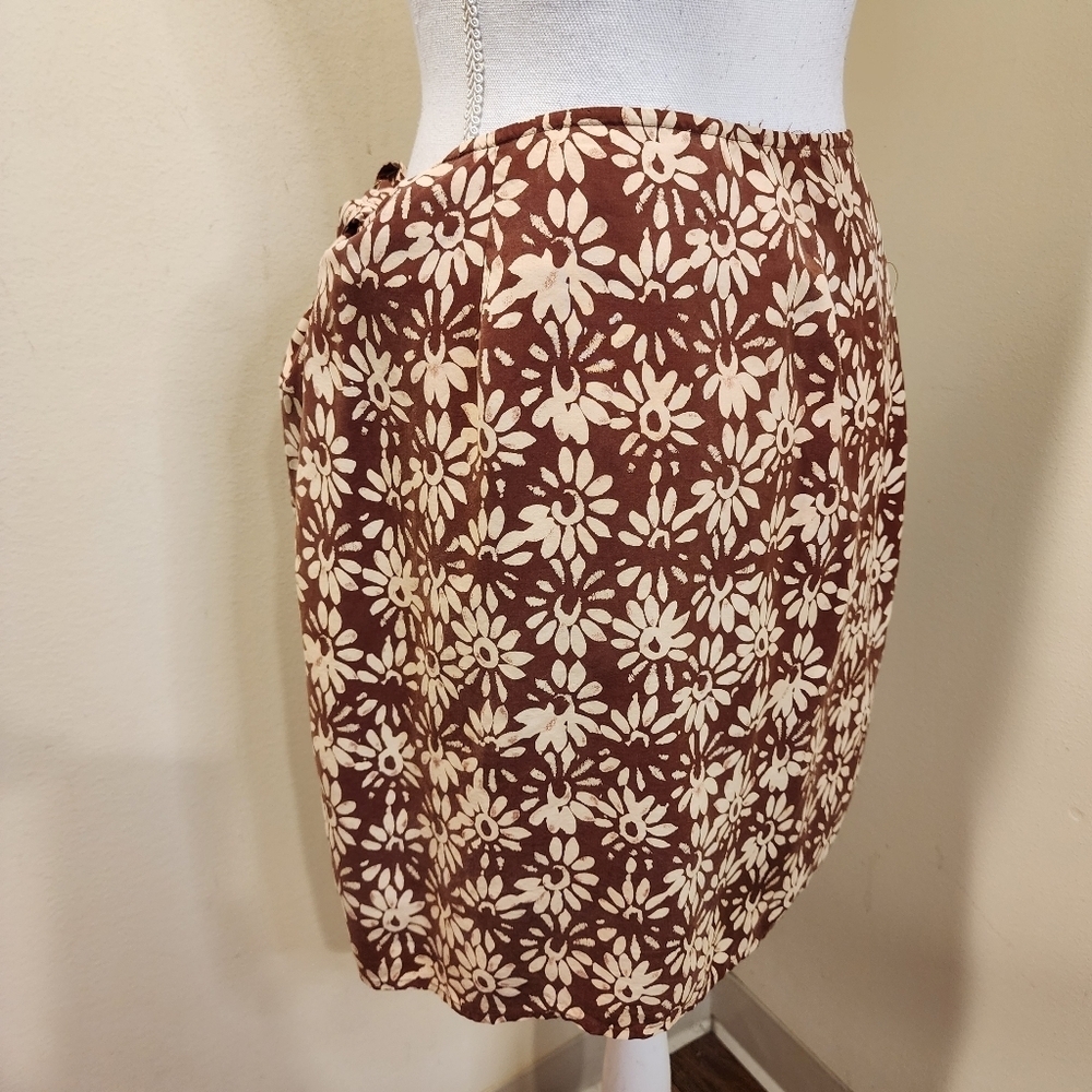 ANN TAYLOR Women's Brown Floral Silk Wrap Mini Skirt size M - Picture 7 of 9